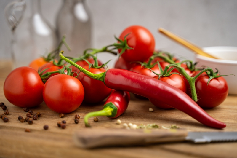 traiteur-CHATEAUNEUF VILLEVIEILLE-min_tomatoes-5365186